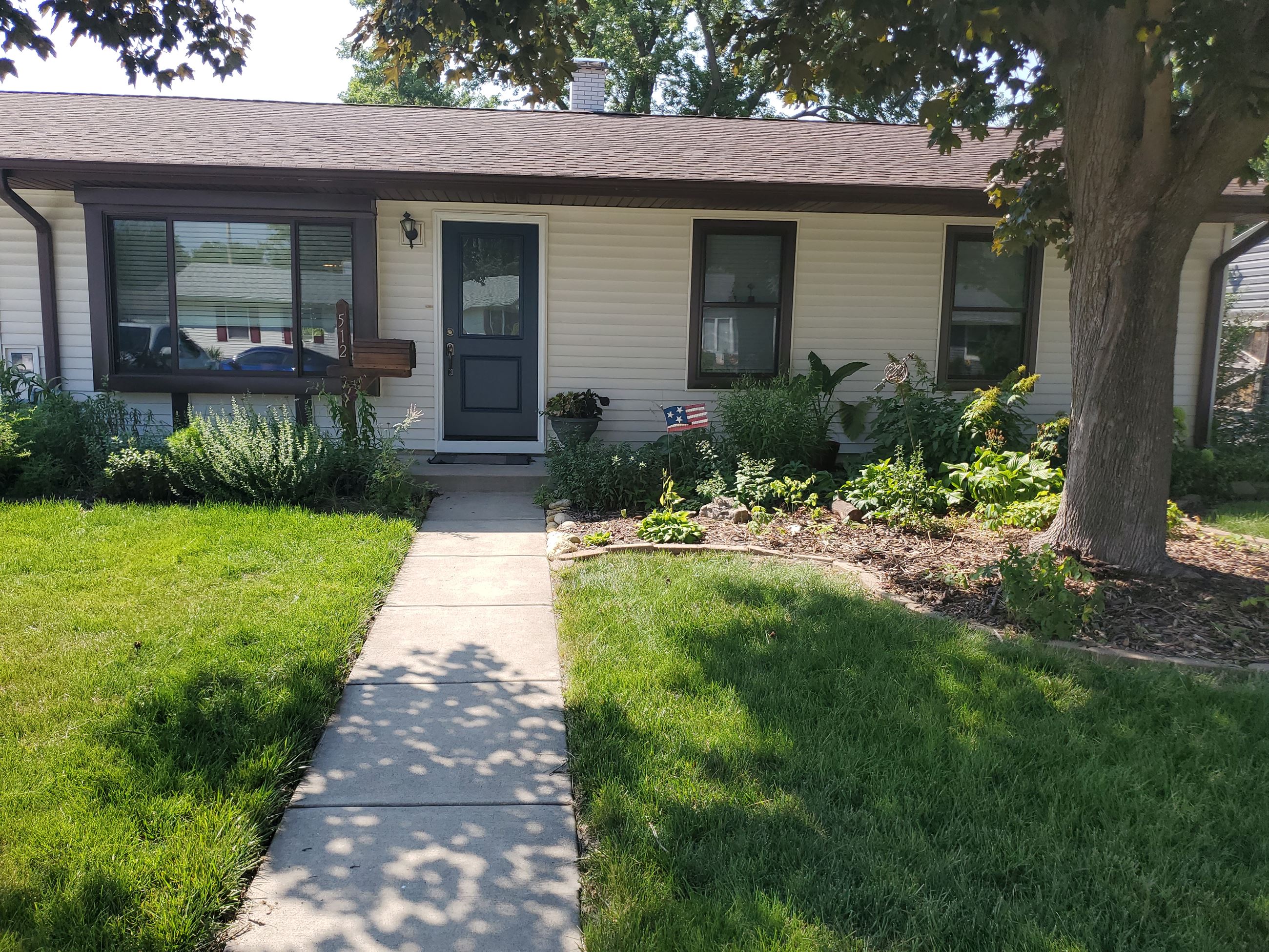 Property of the Year - 1st Place Native Planting - 512 Dalhart Ave.